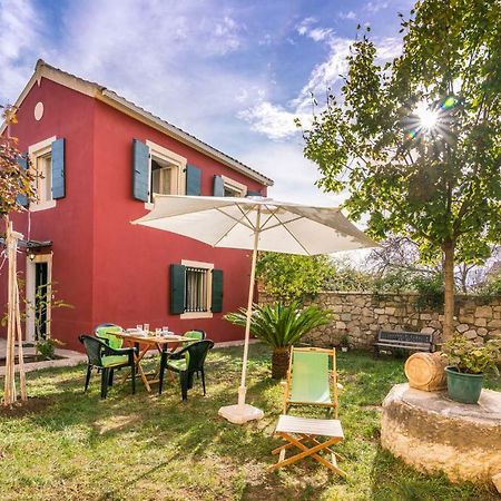 Traditional Rustic Maisonette By Konnect Agios Ioannis Peristeron  Ngoại thất bức ảnh