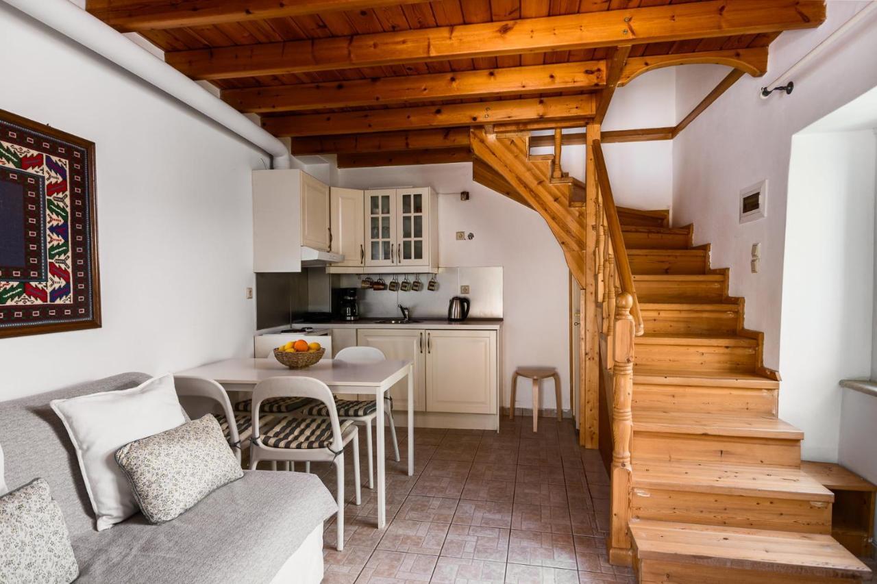 Traditional Rustic Maisonette By Konnect Agios Ioannis Peristeron  Ngoại thất bức ảnh