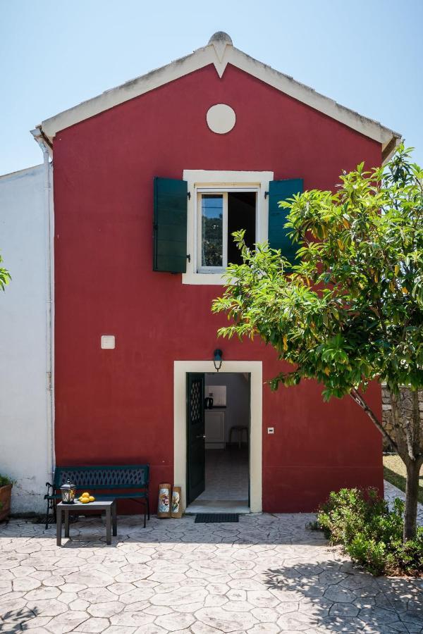 Traditional Rustic Maisonette By Konnect Agios Ioannis Peristeron  Ngoại thất bức ảnh