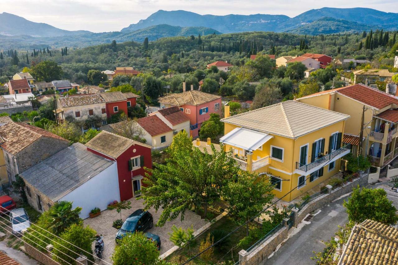 Traditional Rustic Maisonette By Konnect Agios Ioannis Peristeron  Ngoại thất bức ảnh
